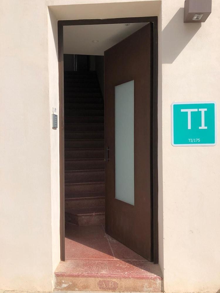 Ti Central Maria มาเรียเดอลาซาลุต ภายนอก รูปภาพ